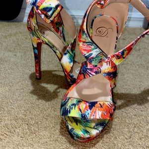 Size 7 colorful fun heel